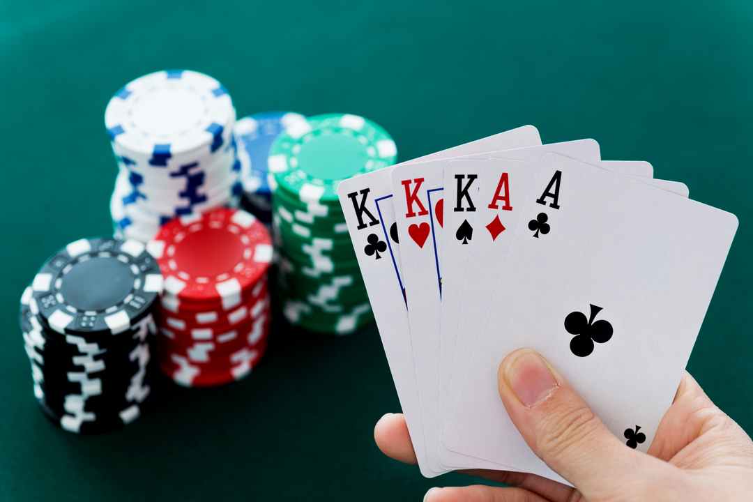 Chơi Poker hấp dẫn và đơn giản?